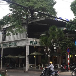 Mái bạt xếp lượn sóng cho quán cà phê tại TPHCM 2019